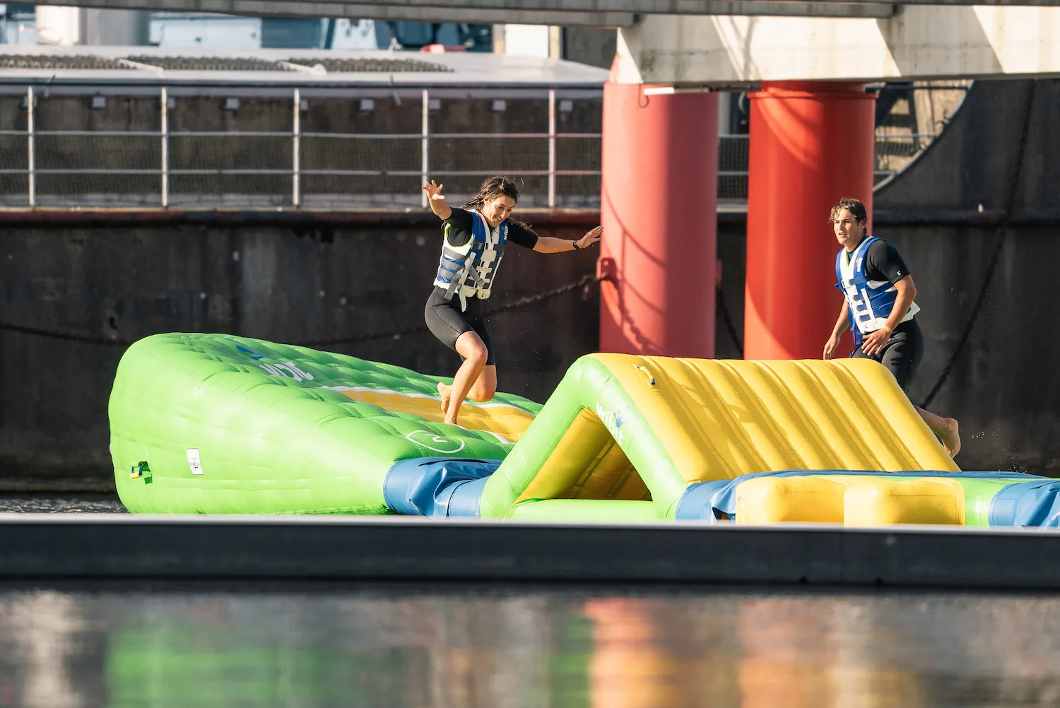 Menschen erleben Aquapark, Wasser und Sommer bei Supieria Rostock